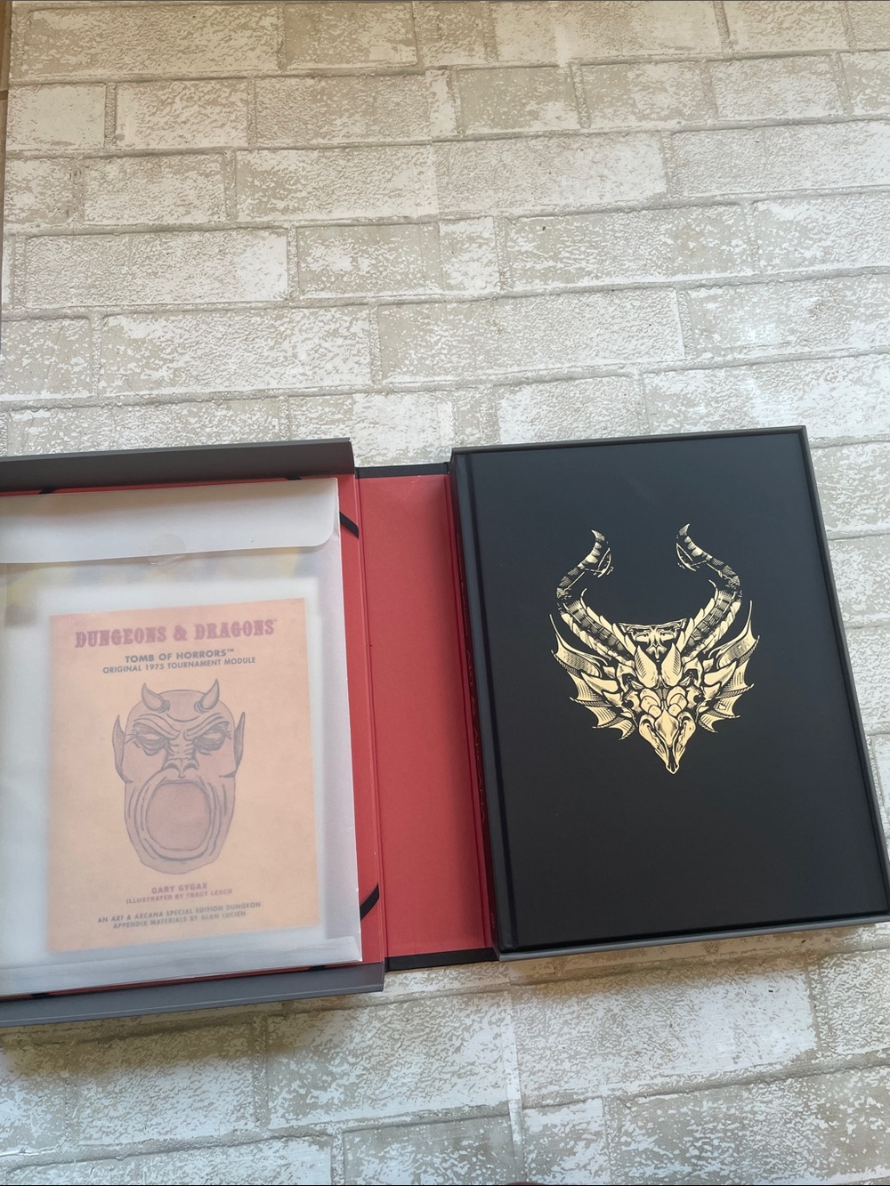 Dungeons and dragons art and arcana book - Picture 2 of 5